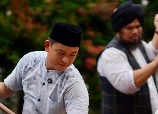 Kabar Bobon Santoso masuk Islam membuat publik terkejut pada awalnya. (Sumber: Instagram/@bobonsantoso)