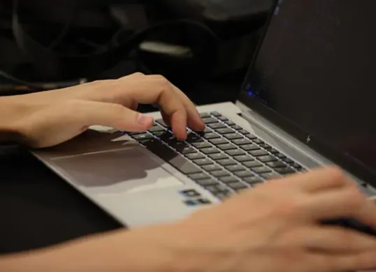 4 Cara Restart Laptop yang Hang dengan Keyboard. (Sumber: Pinterest/SlashGear)