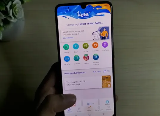 Ilustrasi aplikasi Livin by Mandiri. (Sumber: Tangkapan Layar YouTube/bPlus Channel)