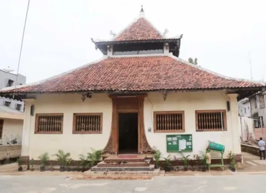 Potret Masjid Al Anwar Angke, beberapa tahun yang lalu. (Sumber: senibudayabetawi)