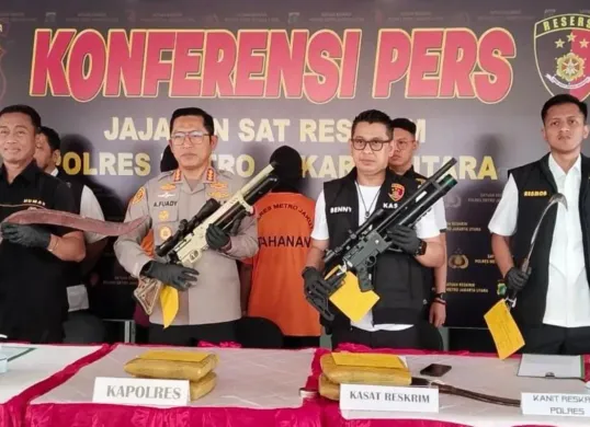 Pengungkapan penggerebekan markas gangster di kawasan Jakarta Utara. (Sumber: Dok. Polres Jakarta Utara)