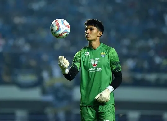 Penjaga gawang Persib Bandung, Kevin Mendoza. (Sumber: persib.co.id)