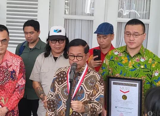 Gubernur Jakarta, Pramono Anung dalam konferensi pers di Balai Kota, Jakarta Pusat, Kamis, 13 Maret 2025. (Sumber: Poskota/Pandi Ramedhan)