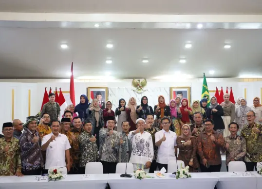 Kepala Daerah di Jawa Barat dan pihak Kementerian Sosial bertemu untuk membahas Sekolah Rakyat di auditorium Gedung Setda Kabupaten Bogor. (Sumber: Dok. Biro Humas Kemensos)