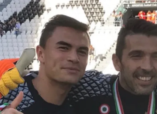 Kiper Timnas Indonesia Emilio Audero Mulyadi saat bermain bersama Gianluigi Buffon di Juventus (Sumber: Instagram/@emil_audero)