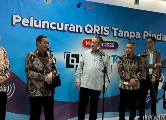 Gubernur Jakarta, Pramono Anung saat menghadiri peluncuran QRIS tap di MRT Bunderah HI, Jakarta Pusat, Jumat 14 Maret 2025. (Sumber: Poskota/Pandi Ramedhan)