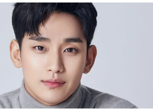 Publik mulai menyoroti harta kekayaan Kim Soo Hyun imbas kasus dengan mendiang Kim Sae Ron. (Sumber: X/Soompi)