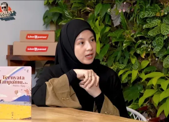 Natasha Rizky Bongkar Fakta di Balik Perceraiannya dengan Desta. (Sumber: Tangkapan Layar/YouTube CURHAT BANG Denny Sumargo)