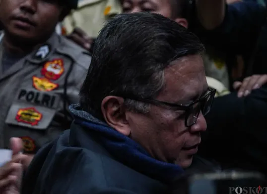 Hasto Kristiyanto didakwa Jaksa Penuntut Umum KPK menghalangi atau merintangi penyidikan perkara korupsi tersangka Harun Masiku pada rentang waktu 2019-2024. (Sumber: Poskota/Bilal Nugraha Ginanjar)