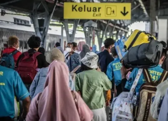 Tiket kereta arus mudik lebaran 2025 tembus 2 Juta penumpang. (Sumber: Pinterest)