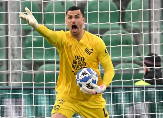 Kiper Timnas Indonesia, Emil Audero saat memperkuat Palermo. (Foto: Instagram/@palermofficial)