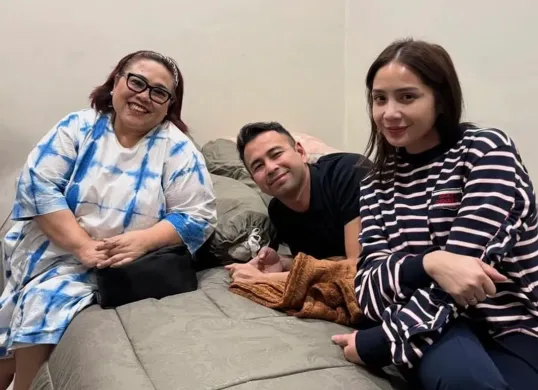 Raffi Ahmad dan Nagita Slavina kunjungi kos Nunung (Sumber: Instagram/raffinagita1717)