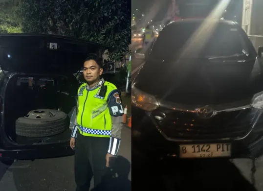 Anggota PJR Polda Metro Jaya menangkap pelaku pencurian ban serep truk di Tol Halim. (Sumber: Dok. Humas Polda Metro Jaya)