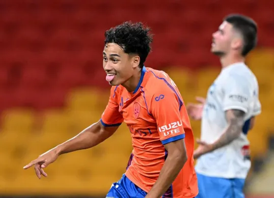 Rafael Struick masuk DSP di laga Perth Glory vs Brisbane Roar. (Sumber: Instagram @brisbaneroarfc)