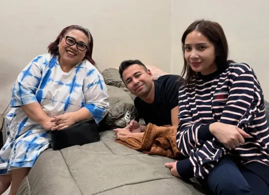 Raffi Ahmad dan Nagita Slavina gercep bantu Nunung yang kini tinggal di kos-kosan bersama sang suami. (Sumber: Instagram/@raffinagita1717)