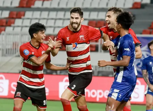 Madura United tumbangkan PSIS Semarang dalam laga tunda pekan 26 Liga 1 2024-25. (Foto: Instagram/@maduraunited.fc)