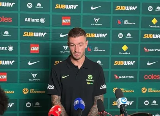 Striker Australia, Adam Taggart memberikan komentar jelang hadapi Timnas Indonesia. (Foto: socceross.com)