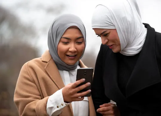 Coba ide undangan buka puasa lewat WhatsApp ini agar momen setahun sekali menjadi lebih seru. (Sumber: Freepik)