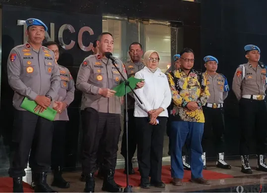 Karo Penmas Divisi Humas Polri, Brigjen Trunoyudo Wisnu Andiko dalam konferensi pers di depan Gedung TNCC, Jakarta Selatan, Senin, 17 Maret 2025.