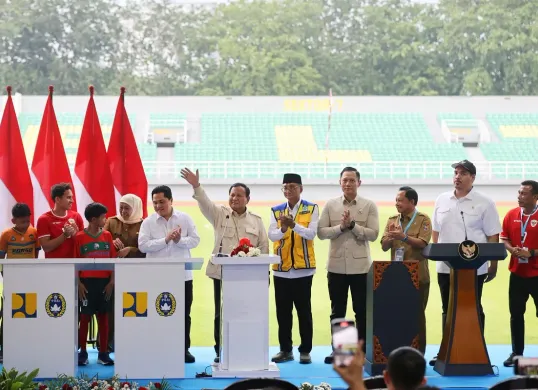 Presiden RI, Prabowo Subianto resmikan 17 stadion pasca renovasi, di Stadion Gelora Delta, Sidoarjo, Senin 17 Maret 2025. (Foto: Dok. PSSI)