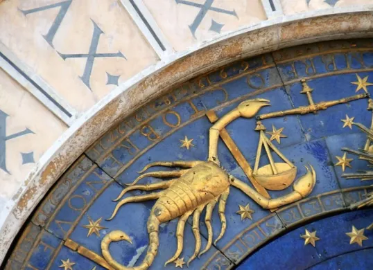 Scorpio, siap-siap panen rezeki nih! Hubungan asmara juga makin adem, tapi hati-hati ada energi negatif yang bisa ganggu hari kamu.(Sumber: Pixabay/sarah_loetscher)