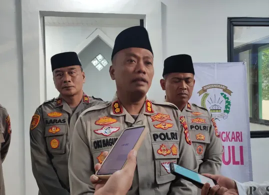 Kapolres Pandeglang, AKBP Oki Bagus Setiaji telah melakukan pemetaan jalur rawan macet selama arus mudik dan libur lebaran 2025. (Sumber: Poskota/Samsul Fatoni)