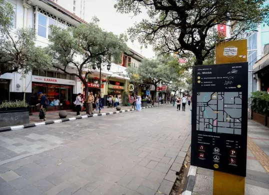 Jalan Braga menjadi salah satu tempat ngabuburit di Bandung yang estetik. (Sumber: Pemprov Jabar)