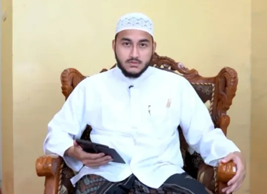 Habib Muhammad Muthohar mengungkapkan salah satu pelanggaran berat yang wajib dihindari jima’ di siang hari ketika sedang berpuasa. Tindakan ini tidak hanya membatalkan puasa, dan wajib membayar kafarah. (Sumber: YouTube Channel NU Online)