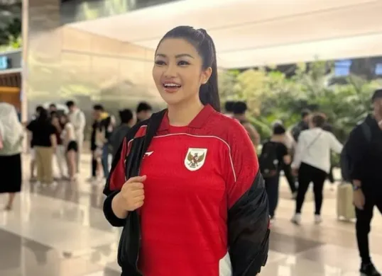 Penyanyi Dangdut Fitri Carlina menunjukkan dukungannya kepada Timnas Indonesia dengan memutuskan terbang langsung ke Sydney, Australia. (Sumber: Instagram Fitri Carlina)