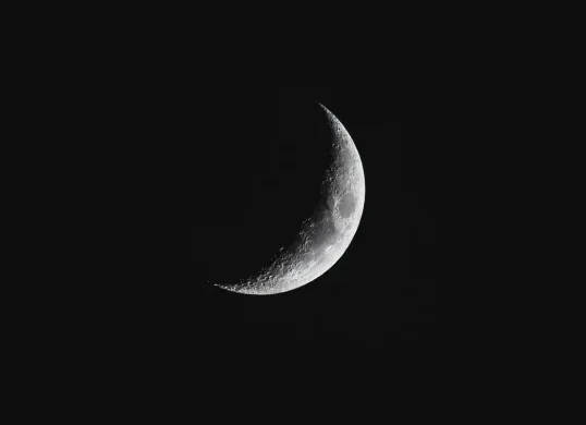 Malam Lailatul Qadar: Keutamaan, Keistimewaan, dan Tanda-Tandanya (Sumber: Unsplash/Luke Stackpoole)