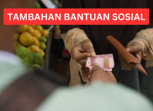 Penyaluran bantuan sosial kepada KPM. (Sumber: Canva)