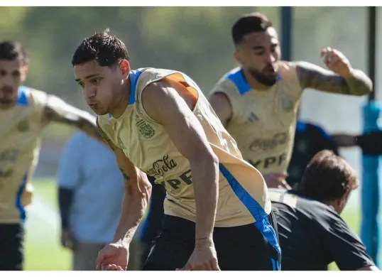 Pasukan Argentina sedang persiapan latihan menghadapi Uruguay dalam lanjutan Kualifikasi Piala Dunia 2026 zona CONMEBOL. (Sumber: Instagram/afaseleccion)