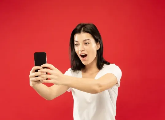 Resmi dari Aplikasi Terpercaya: Nonton Video Dibayar hingga Rp500 Ribu per Hari. (Sumber: Freepik/master1305)