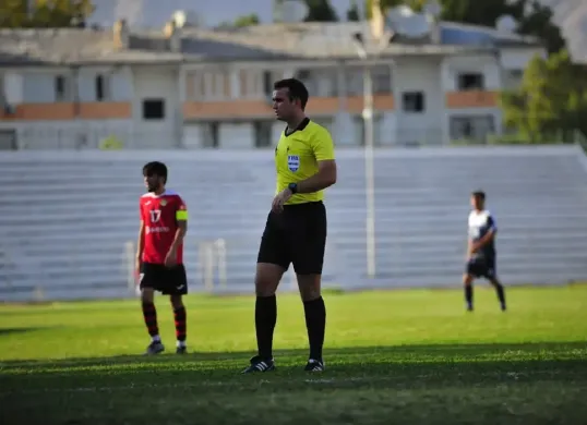 Wasit yang memimpin laga Timnas Indonesia vs Bahrain, Sadullo Gulmurodi. (Foto: Instagram/@gulmurod.sadullo)