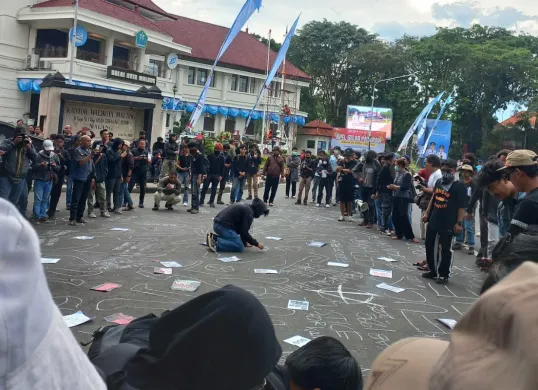 Demo tolak RUU TNI di Malang (Sumber: X/Rizki)