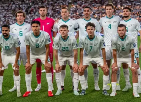 Timnas Selandia Baru jadi tim kedua yang memastikan tempat di Piala Dunia 2026. (Sumber: Instagram/@nzallwhites)