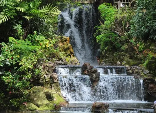 Rekomendasi wisata air di Bandung cocok buat healing selama Libur Lebaran 2025 (Sumber: Pinterest)