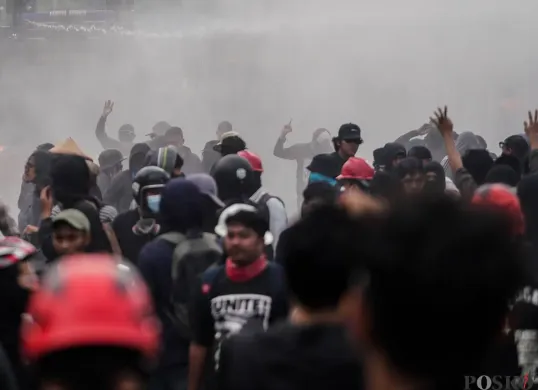 Aksi Buruh di DPR RI