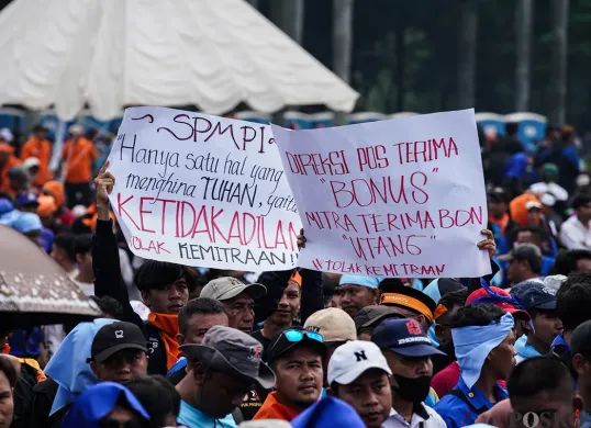 Ilustrasi - Ribuan massa buruh memadati depan Gedung DPR RI saat demo buruh 28 Agustus  2025. (Sumber: Poskota/Bilal Nugraha Ginanjar)