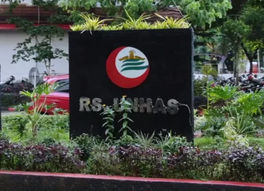 RS Unhas klarifikasi terkait viralnya pemberitaan pihaknya menolak pasien gawat darurat di IGD. (Sumber: Tangkap Layar YouTube/RS Unhas Official)