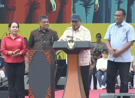 Presiden Prabowo Subianto tampil menyampaikan orasi politik dalam peringatan Hari Buruh Internasional (May Day) 2025. (Sumber: YouTube/ Sekretariat Presiden)