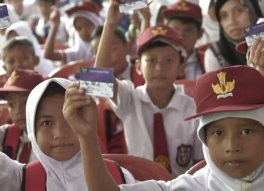 Ilustrasi siswa SD penerima PIP lewat KIP. (Sumber: Instagram/@kemendikdasmen)