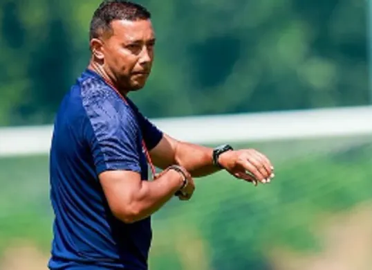 Denny Landzaat, asisten pelatih Timnas Indonesia. (Sumber: Instagram/@denny_landzaat)