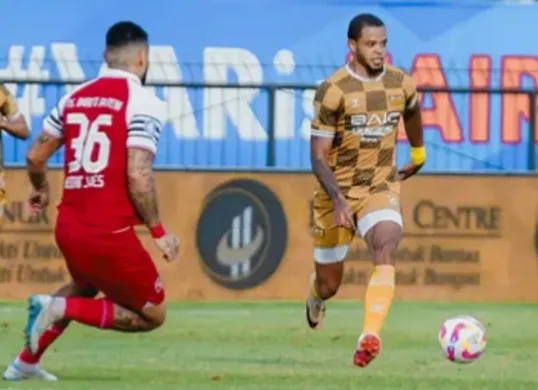 Dewa United harus berbagai skor 1-1 dengan Barito Putera dalam lanjutan Liga 1 2024/2025 pekan ke-31 yang digelar pada Jumat, 2 Mei 2025. (Sumber: Instagram/@dewaunitedfc)
