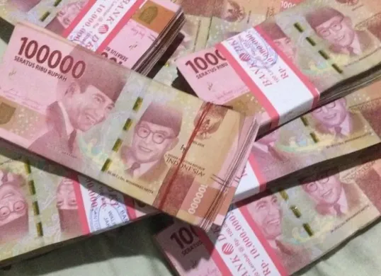 Tak hanya perempuan yang harus diberi pelatihan, perusahaan pinjol legal juga perlu diwajibkan menjalankan seleksi ketat. (Sumber: Pinterest)