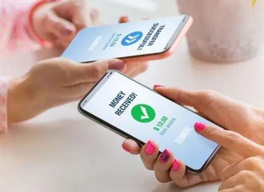 Aplikasi pinjaman online resmi yang diawasi OJK memberikan kepastian hukum dan bunga pinjaman yang transparan bagi masyarakat Indonesia. (Sumber: Pinterest)