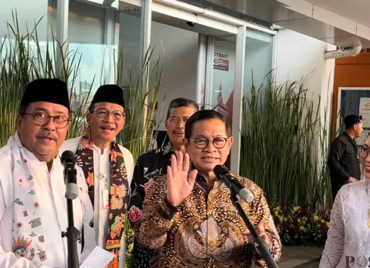 Gubernur dan Wakil Gubernur Jakarta, Pramono Anung-Rano Karno di Velodrome, Jakarta Timur, Jumat, 2 Mei 2025. (Sumber: Poskota/Pandi Ramedhan)