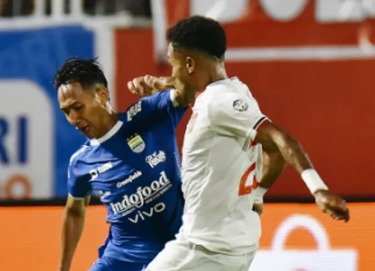 Akibat kegagalan melawan Malut United, Persib gagal mengunci gelar juara Liga 1 2024/2025 lebih cepat. (Sumber: Instagram/@persib)