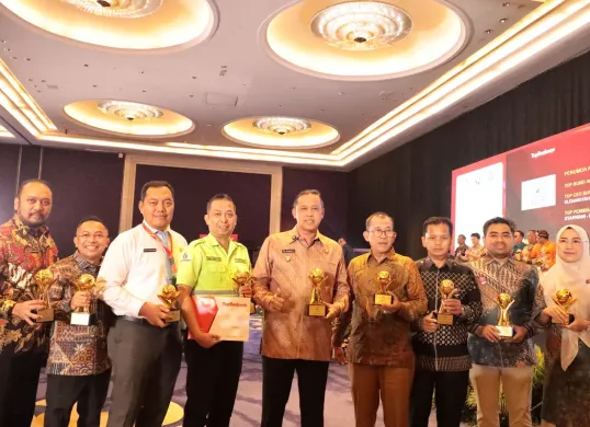 Wali Kota Bekasi, Tri Adhianto, saat menghadiri ajang Top BUMD Awards 2025 di Dian Ballroom, Hotel Raffles Jakarta, Senin 28 April 2025, lalu. (Sumber: bekasikota.go.id)