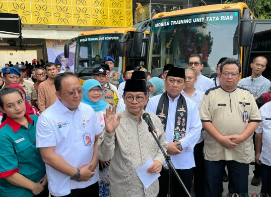 Gubernur Jakarta, Pramono Anung di Rusun KS Tubun, Palmerah, Jakarta Barat. (Sumber: Poskota/Pandi Ramedhan)